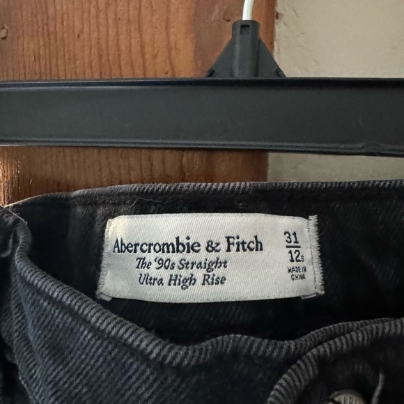 High Rise 90s Ripped Jean Style A&F - Picture 2 of 3